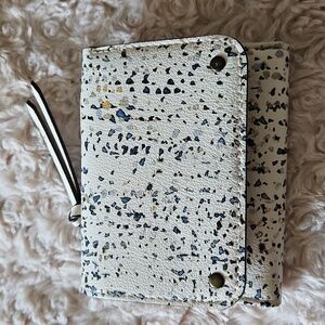 SafeKeeper Speckled White and Blue Trifold Wallet. Like New